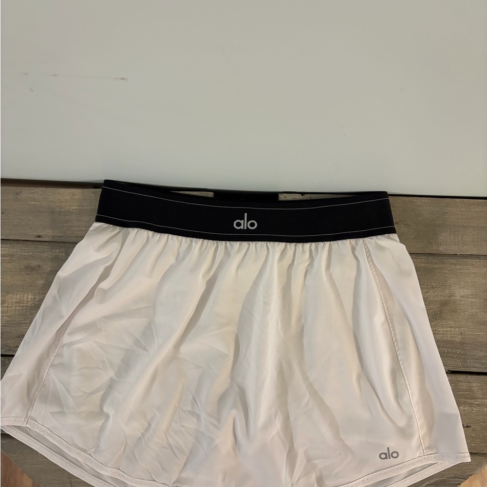Alo White Active Skort with Black Elastic Waistband